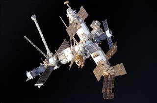 Views of the entire exterior of the Mir Space Station are viewed from the Space Shuttle Endeavour during the STS-89 rendezvous. 